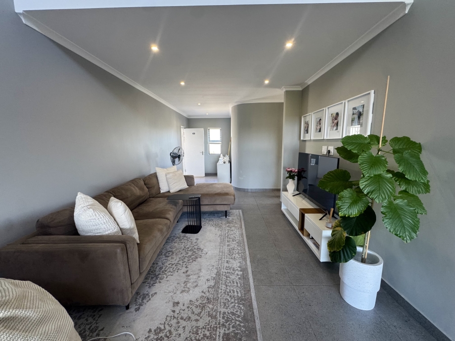 To Let 2 Bedroom Property for Rent in Royal Ascot Western Cape
